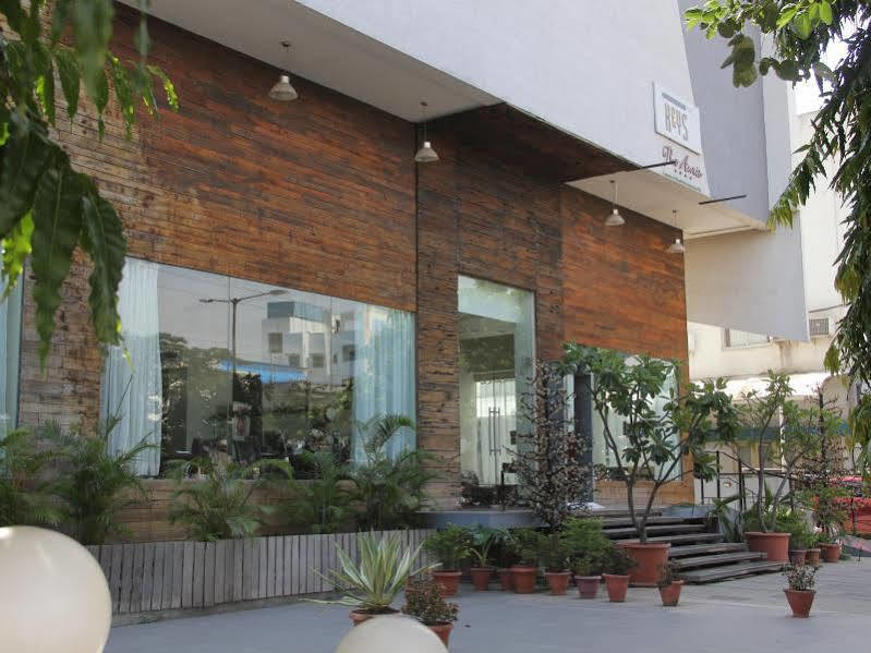 Hotel The Aures Aurangābād Exterior foto